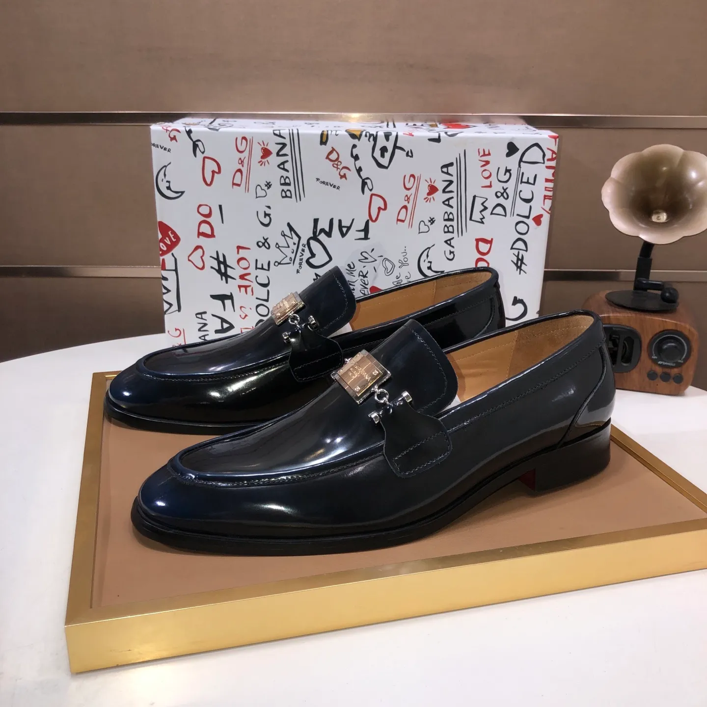 Ex-factory price 500💰DG top quality🔍🔍men's new leather shoes🚹Sold simultaneously at counters⚠Shoe uppers are imported cowhide from Italy, fully imported cowhide lining, imported accessories💪💪, completely 1⃣️ to 1⃣️replica🇮🇹 💪💪, ⚠Sole: The original sole is specially provided by the original factory, the exclusive movable molded sole is super comfortable, ⚠The original factory follows the order, 🔍🔍high quality, you can enter and exit the counter at will, welcome to compare ⚠Number of sizes: 38-44 (45 customized)
